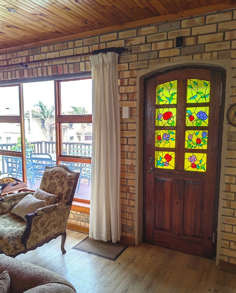 4 Bedroom Property for Sale in Wavecrest Eastern Cape